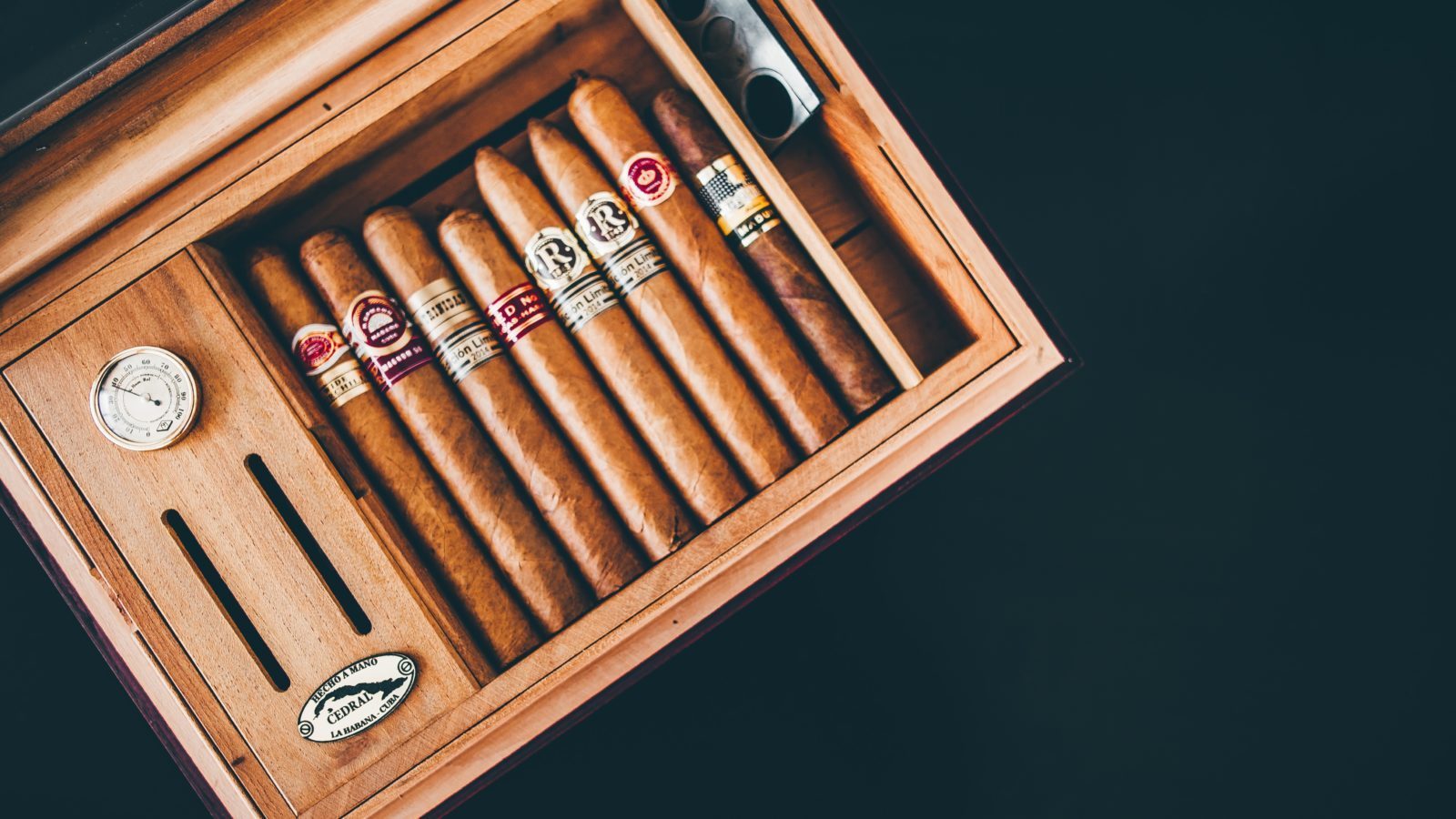 box-of-cigars-1637114